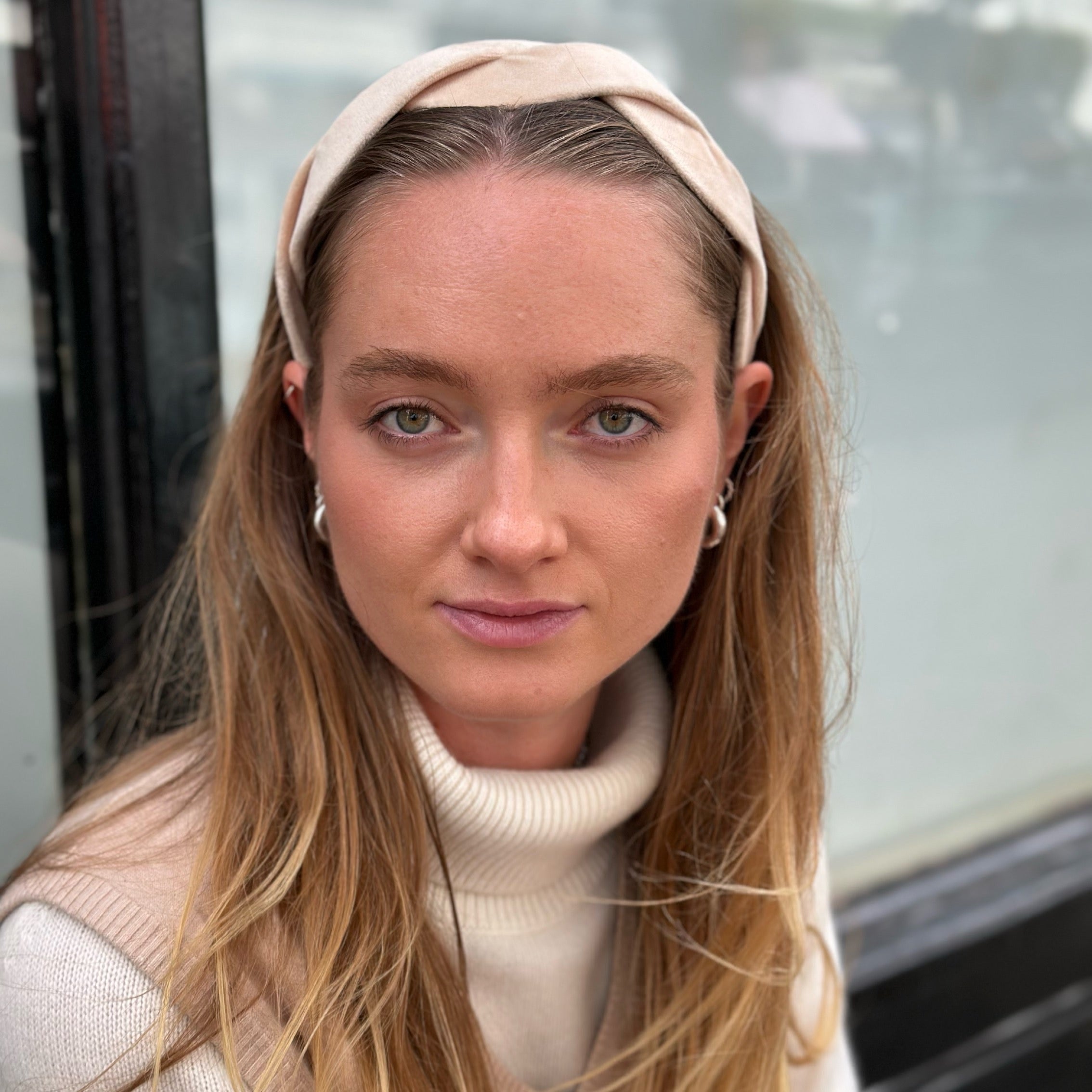 Scalloped Beige Velvet Headband - Luxurious Elegance for Every Day