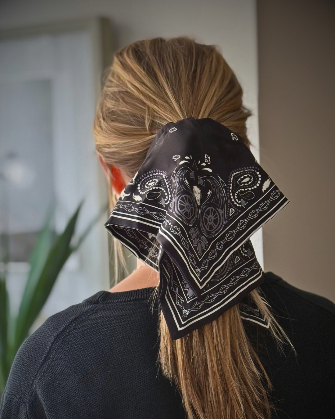 Bandana black large scrunchie