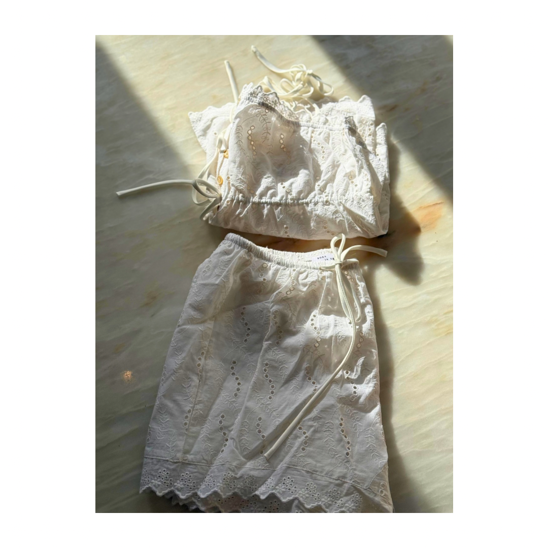 White Capri set top and shorts M\L