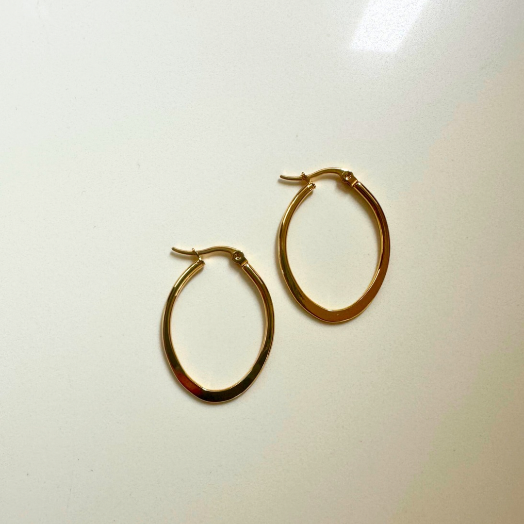 Hoop small earrings: Effortless Elegance in 18k Gold