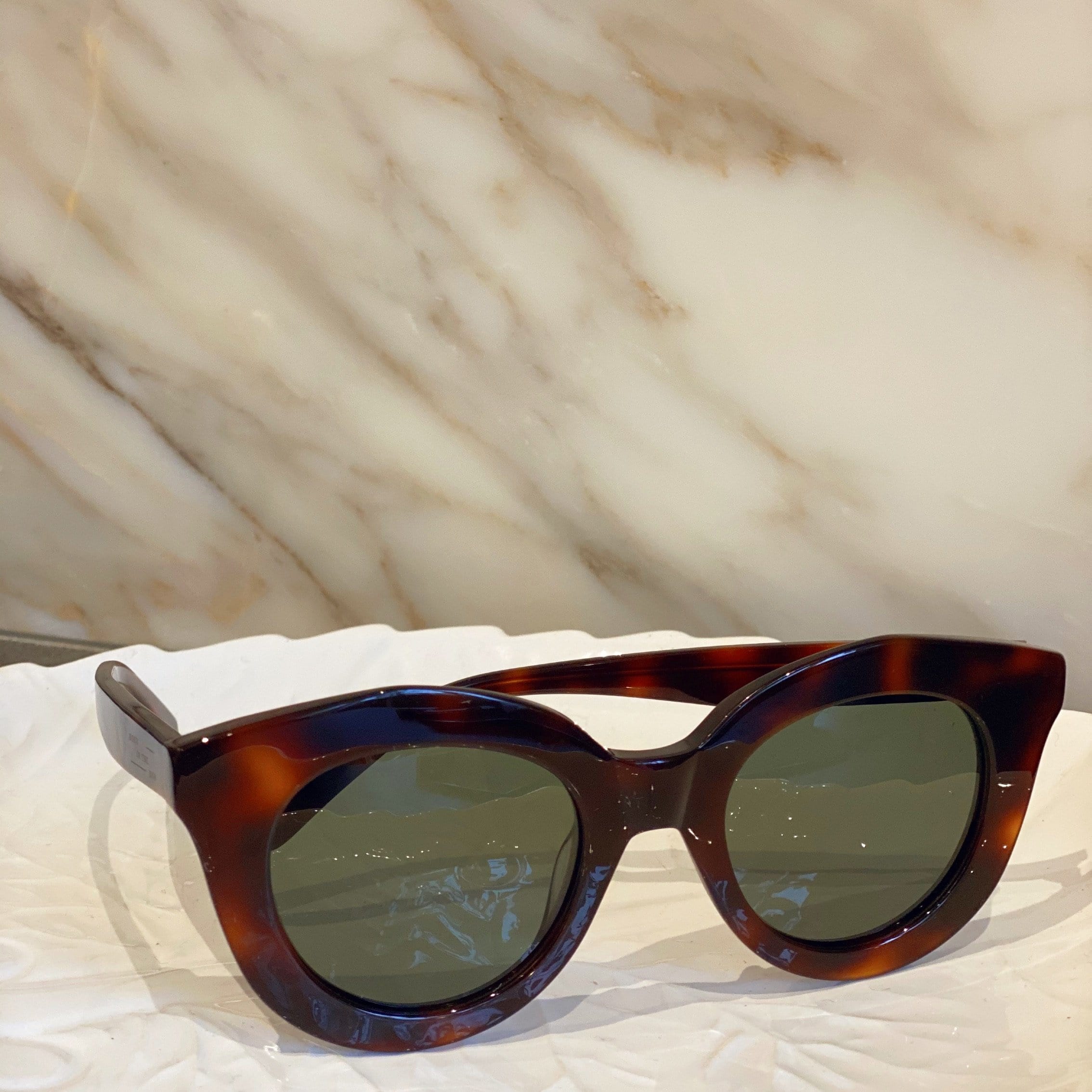 Lonny Style Tortoiseshell Brown Sunglasses at Born In The Sun - Borninthesun